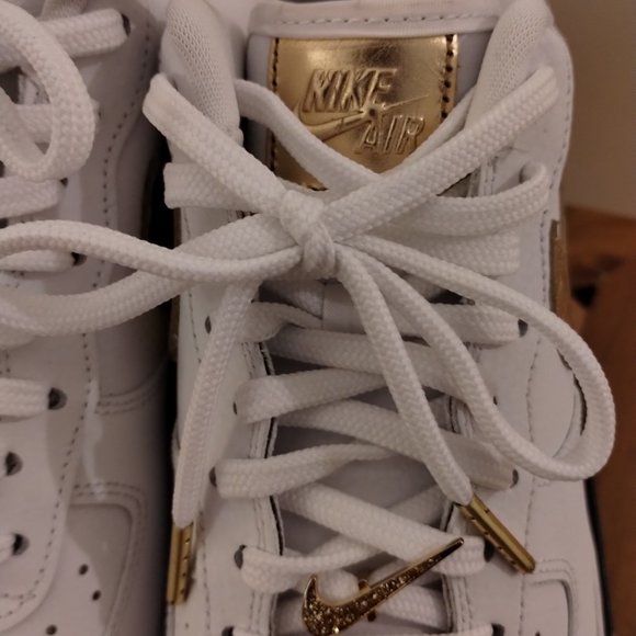 Nike Air Force 1 '07 LV8 Low DC2181-100 - White Metallic Gold Size Men 9.5 - Picture 3 of 14